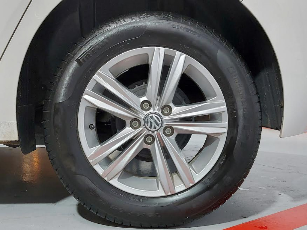 Imagem do veículo VOLKSWAGEN POLO 1.0 FLEX MANUAL - 2021 - BRANCO