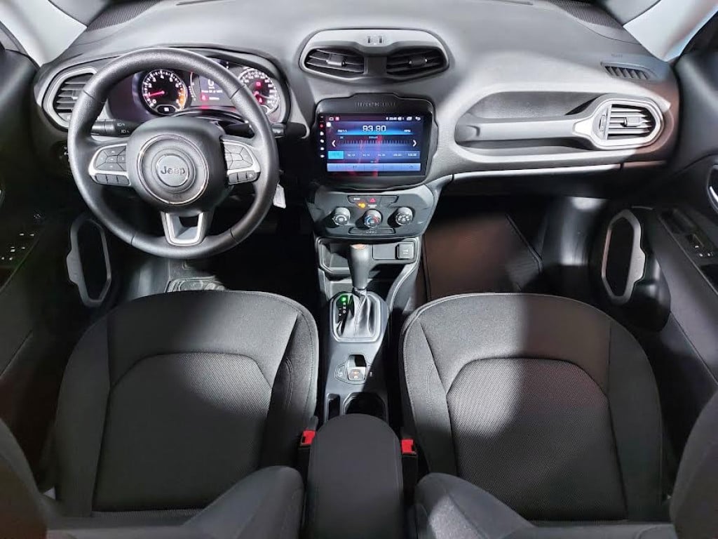 Imagem do veículo JEEP RENEGADE 1.8 FLEX AUTOMÁTICO - 2020 - PRATA
