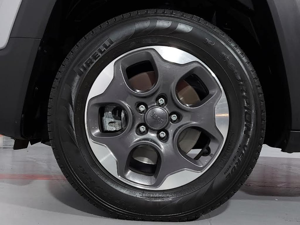 Imagem do veículo JEEP RENEGADE 1.8 FLEX AUTOMÁTICO - 2020 - PRATA