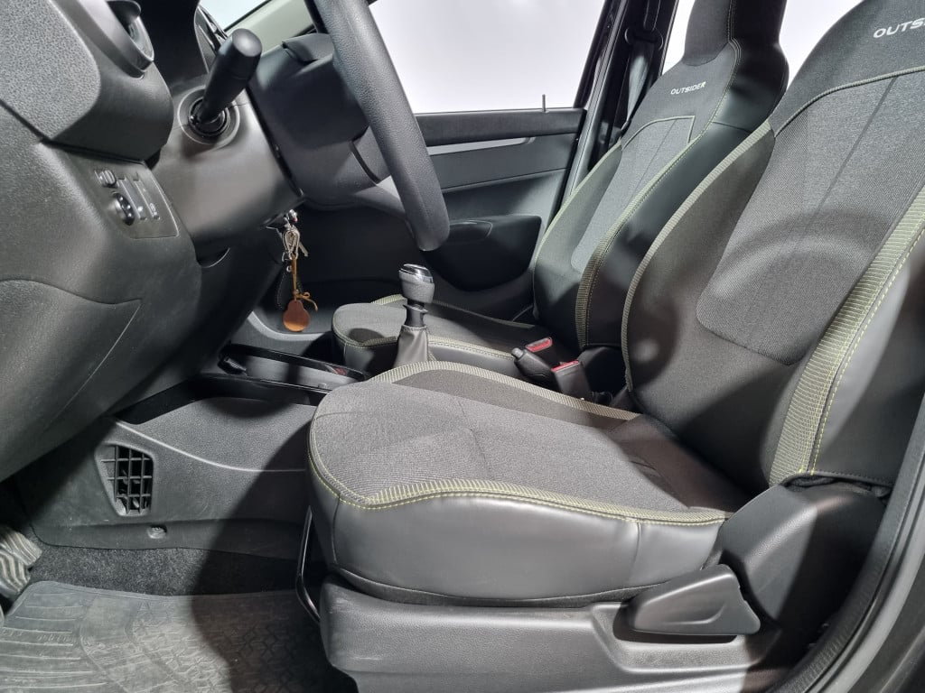 Imagem do veículo RENAULT KWID OUTSIDER 1.0 SCE FLEX MANUAL - 2023 - PRETO