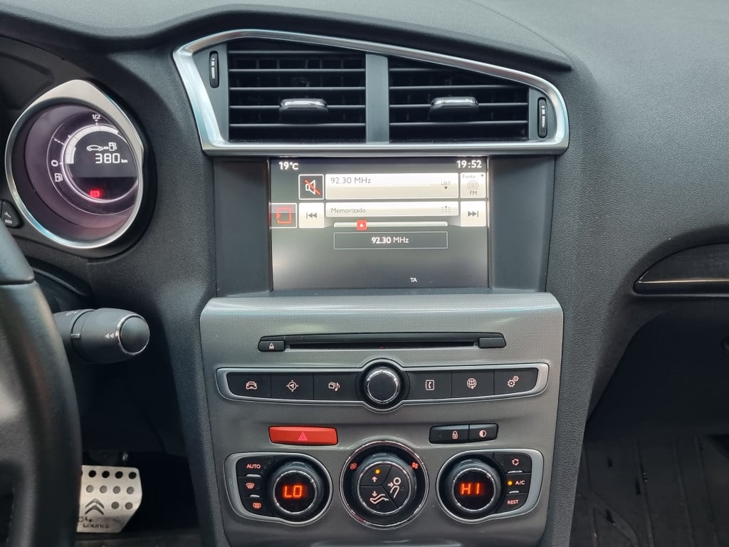 Imagem do veículo CITROËN C4 LOUNGE EXCLUSIVE 1.6 THP FLEX AUTOMÁTICO - 2017 - BRANCO