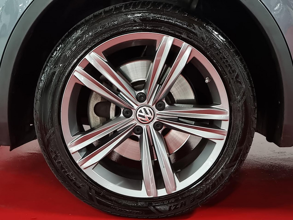 Imagem do veículo VOLKSWAGEN TIGUAN ALLSPACE R-LINE 4MOTION 2.0 350 TSI GASOLINA DSG - 2020 - CINZA