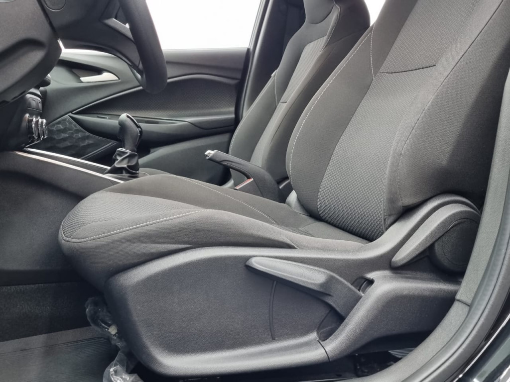 Imagem do veículo CHEVROLET ONIX PLUS LT 1.0 FLEX MANUAL - 2022 - PRETO