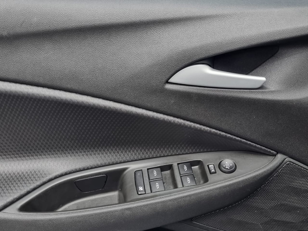 Imagem do veículo CHEVROLET ONIX PLUS LT 1.0 FLEX MANUAL - 2022 - PRETO