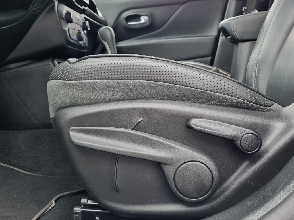 Imagem do veículo JEEP RENEGADE TRAILHAWK 2.0 4X4 DIESEL AUTOMÁTICO - 2019 - BRANCO