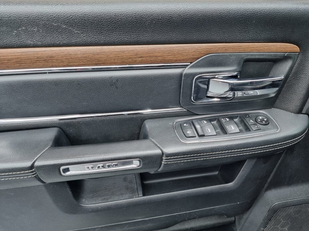 Imagem do veículo DODGE RAM LARAMIE 2500 I6 CD 6.7 4X4 TURBO DIESEL AUTOMÁTICO - 2017 - PRETO