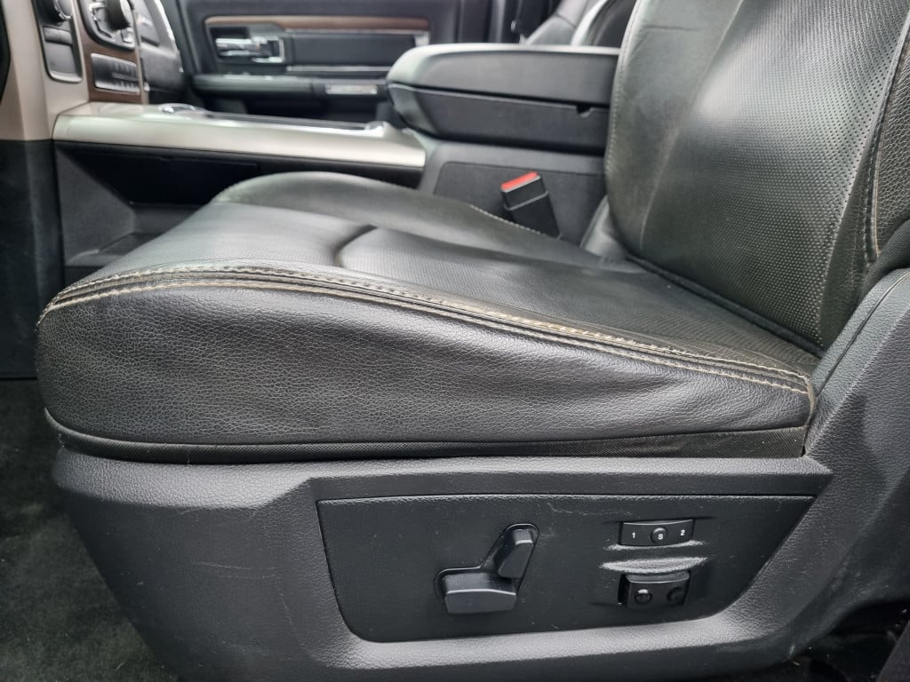 Imagem do veículo DODGE RAM LARAMIE 2500 I6 CD 6.7 4X4 TURBO DIESEL AUTOMÁTICO - 2017 - PRETO