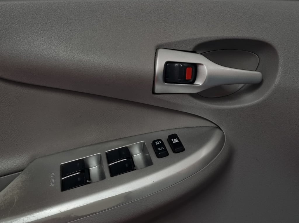 Imagem do veículo TOYOTA COROLLA XEI 2.0 FLEX AUTOMÁTICO - 2013 - BRANCO