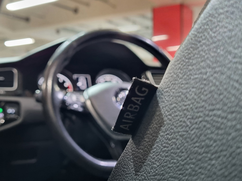 Imagem do veículo VOLKSWAGEN GOLF VARIANT HIGHLINE 1.4 250 TSI GASOLINA S-TRONIC - 2015 - PRETO