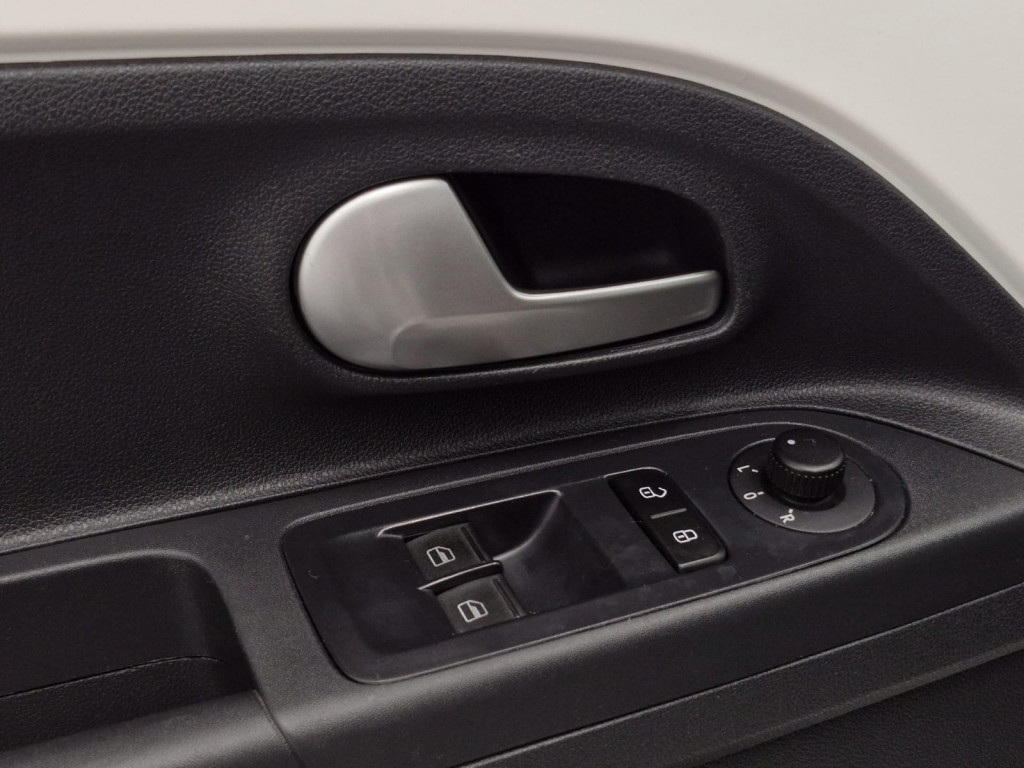 Imagem do veículo VOLKSWAGEN UP MOVE 1.0 TSI FLEX MANUAL - 2018 - BRANCO