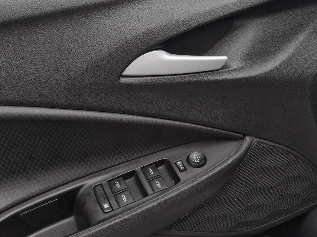 Imagem do veículo CHEVROLET ONIX PLUS LT 1.0 FLEX MANUAL - 2022 - BRANCO
