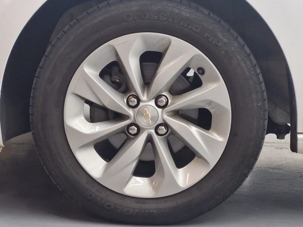Imagem do veículo CHEVROLET ONIX PLUS LT 1.0 FLEX MANUAL - 2024 - BRANCO