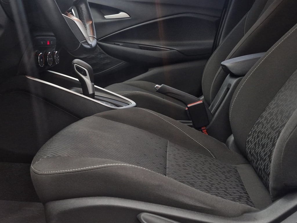 Imagem do veículo CHEVROLET ONIX LT 1.0 TURBO FLEX AUTOMÁTICO - 2020 - BRANCO