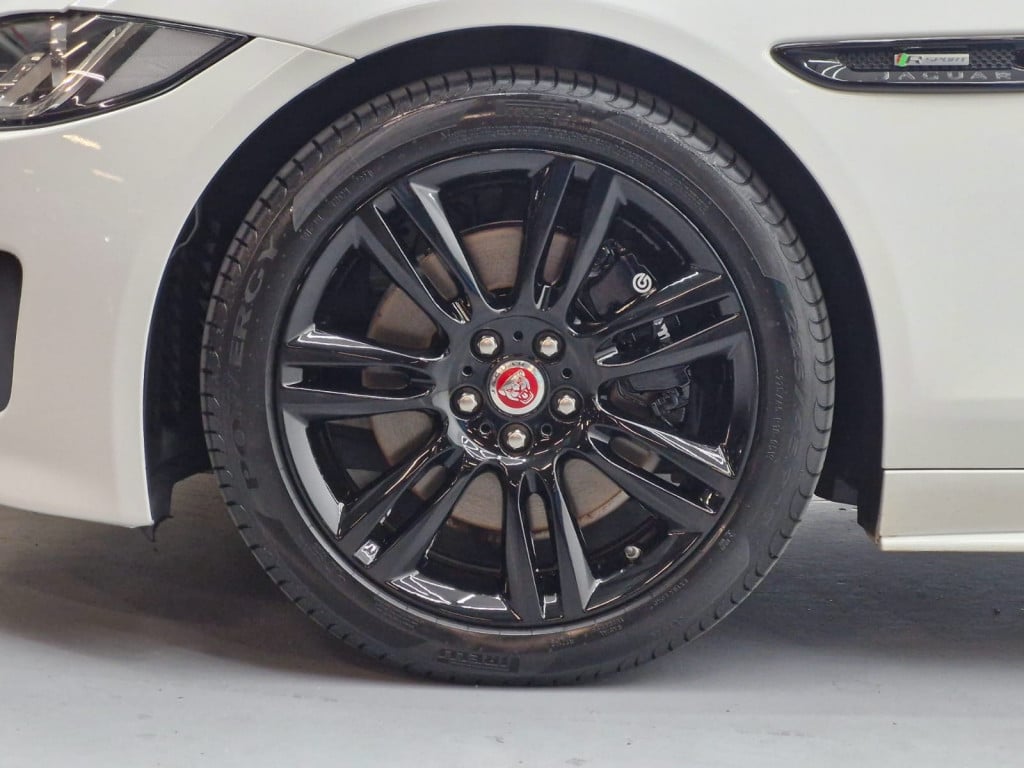 Imagem do veículo JAGUAR XE R-SPORT 2.0 GASOLINA AUTOMÁTICO - 2018 - BRANCO