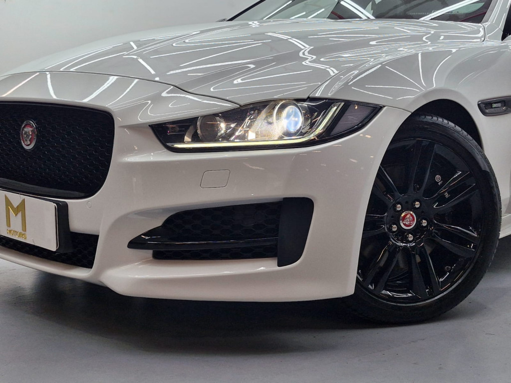 Imagem do veículo JAGUAR XE R-SPORT 2.0 GASOLINA AUTOMÁTICO - 2018 - BRANCO