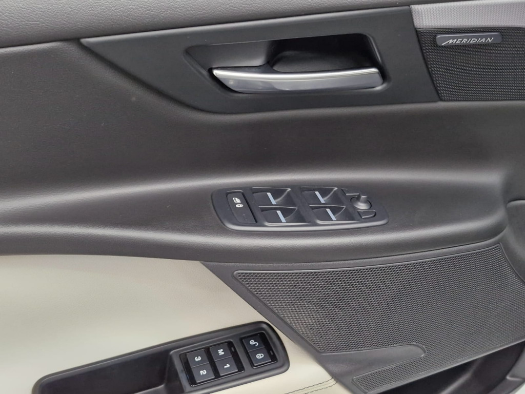 Imagem do veículo JAGUAR XE R-SPORT 2.0 GASOLINA AUTOMÁTICO - 2018 - BRANCO