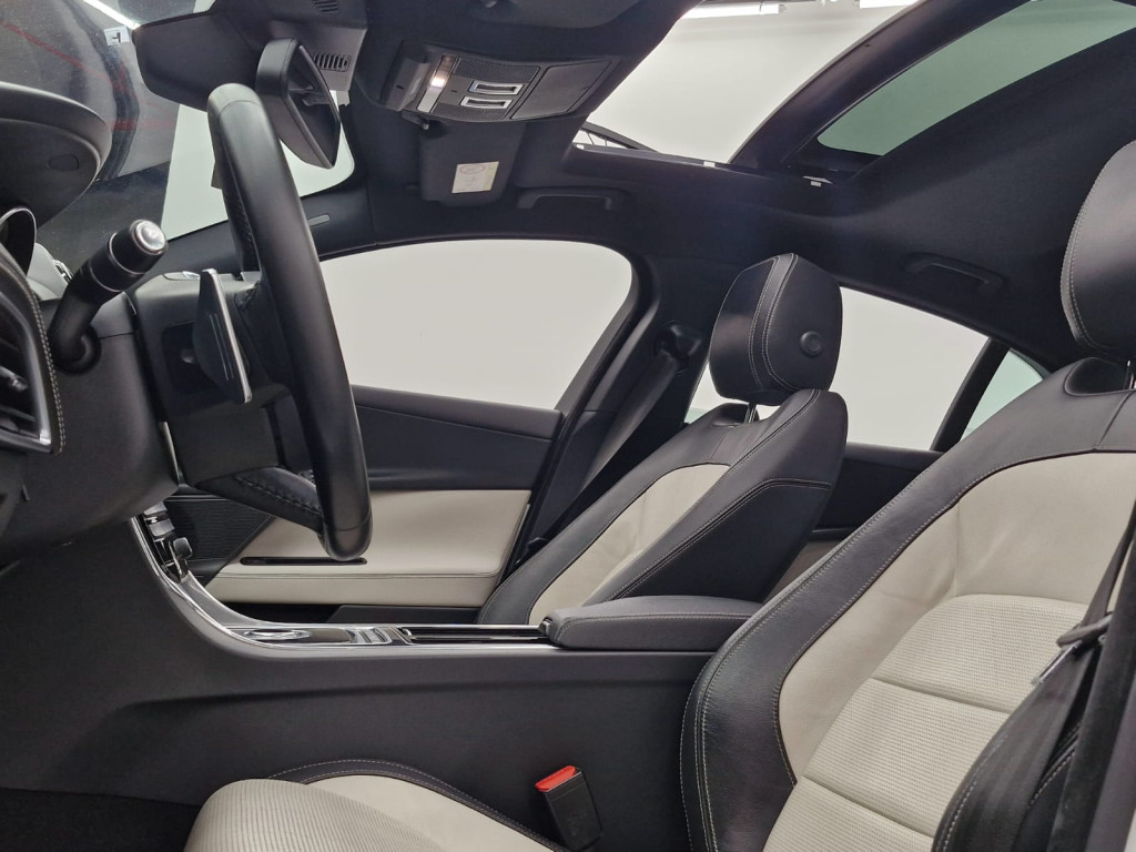 Imagem do veículo JAGUAR XE R-SPORT 2.0 GASOLINA AUTOMÁTICO - 2018 - BRANCO