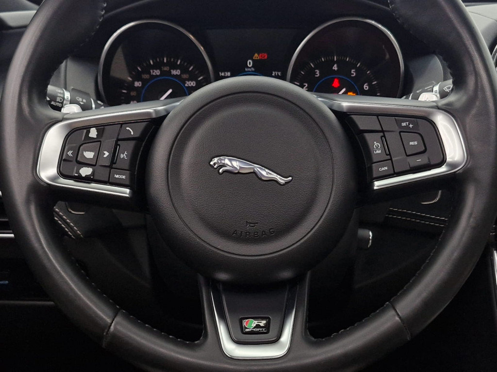 Imagem do veículo JAGUAR XE R-SPORT 2.0 GASOLINA AUTOMÁTICO - 2018 - BRANCO