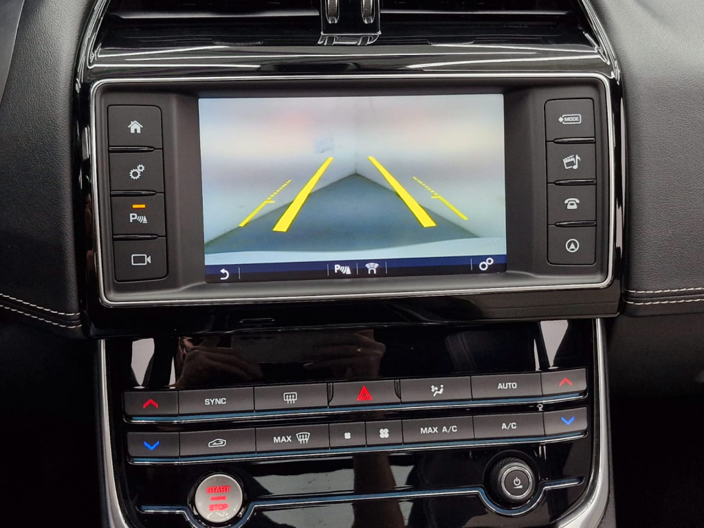 Imagem do veículo JAGUAR XE R-SPORT 2.0 GASOLINA AUTOMÁTICO - 2018 - BRANCO