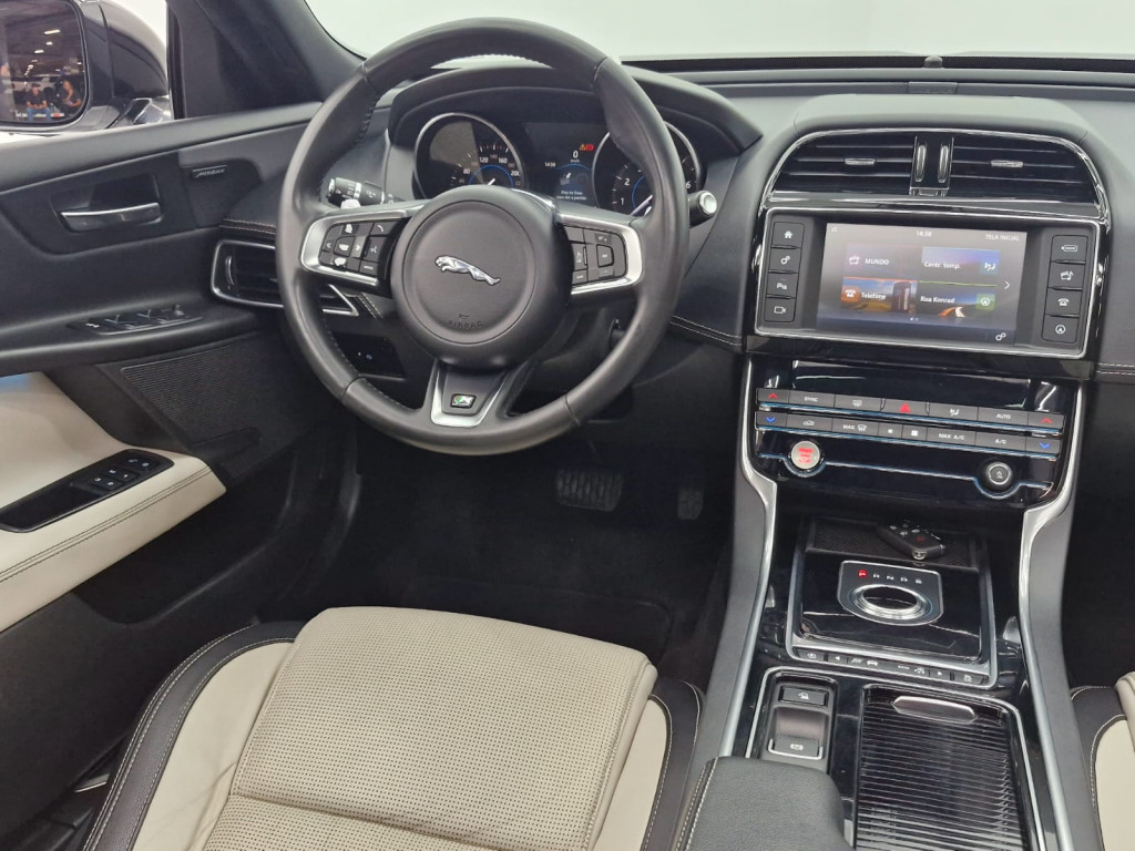 Imagem do veículo JAGUAR XE R-SPORT 2.0 GASOLINA AUTOMÁTICO - 2018 - BRANCO