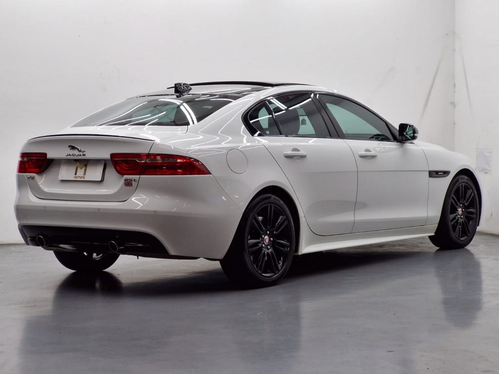 Imagem do veículo JAGUAR XE R-SPORT 2.0 GASOLINA AUTOMÁTICO - 2018 - BRANCO