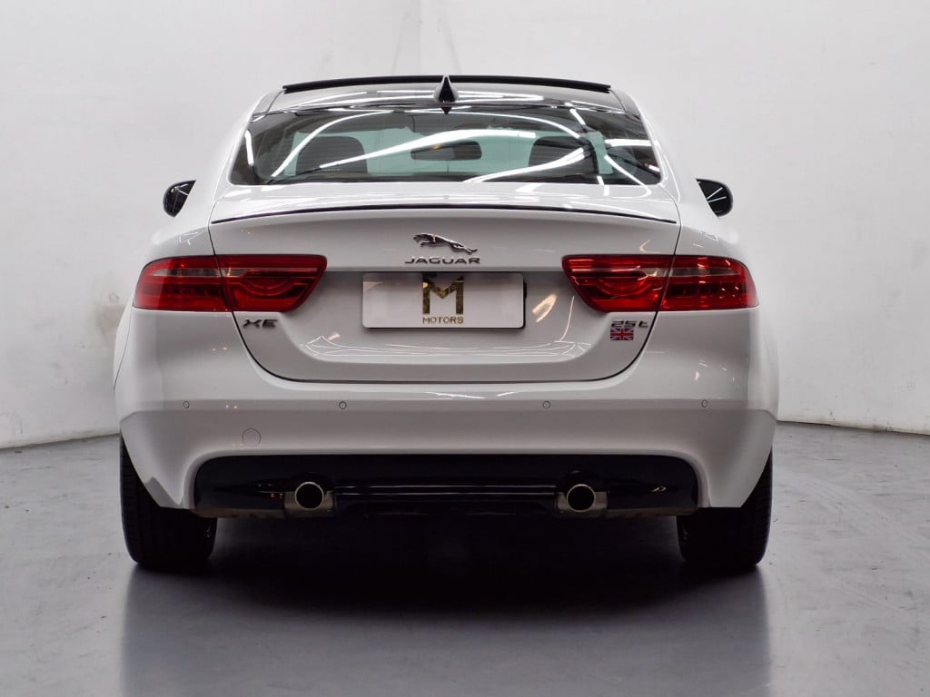 Imagem do veículo JAGUAR XE R-SPORT 2.0 GASOLINA AUTOMÁTICO - 2018 - BRANCO