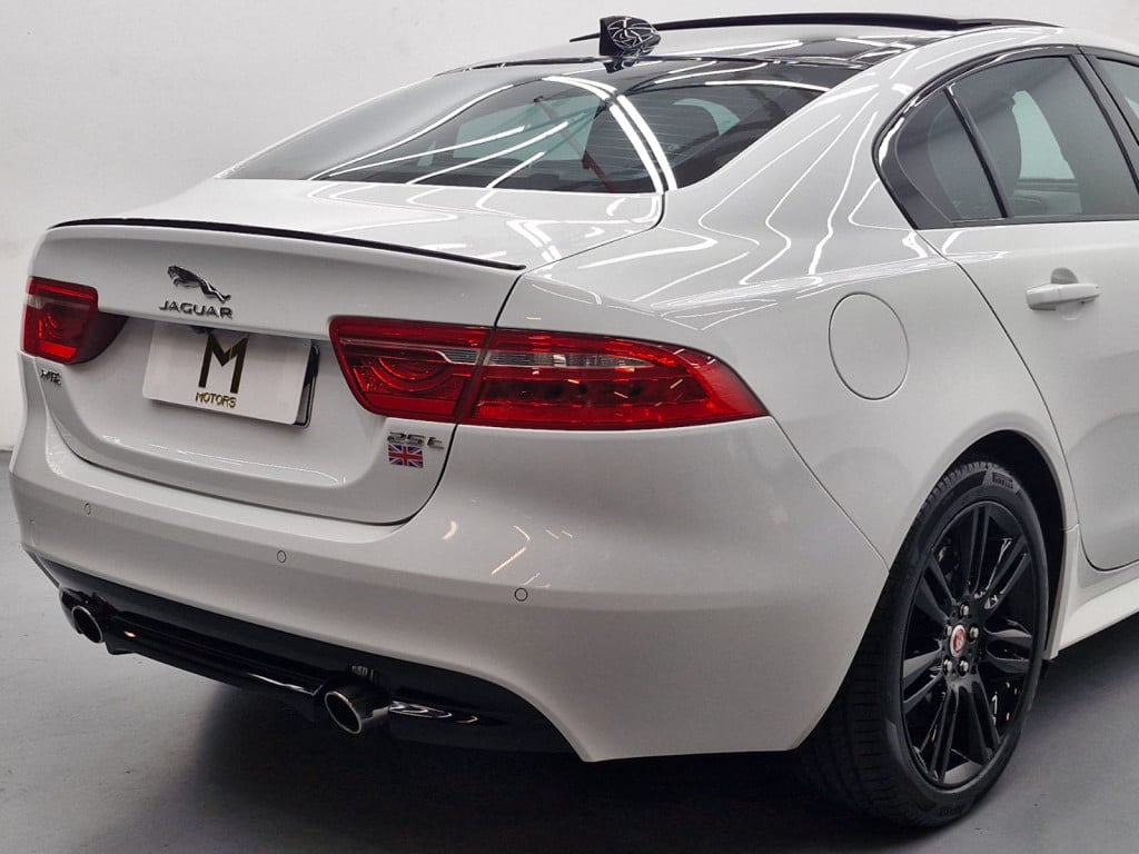 Imagem do veículo JAGUAR XE R-SPORT 2.0 GASOLINA AUTOMÁTICO - 2018 - BRANCO
