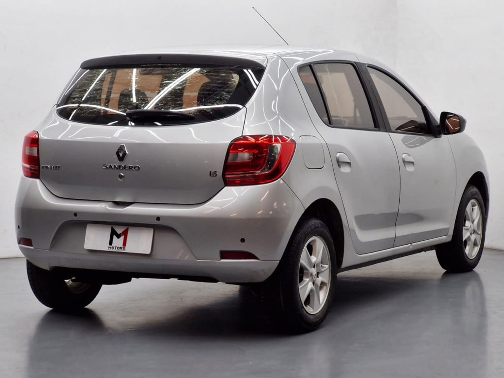 Imagem do veículo RENAULT SANDERO DYNAMIQUE 1.6 MANUAL - 2015 - PRATA