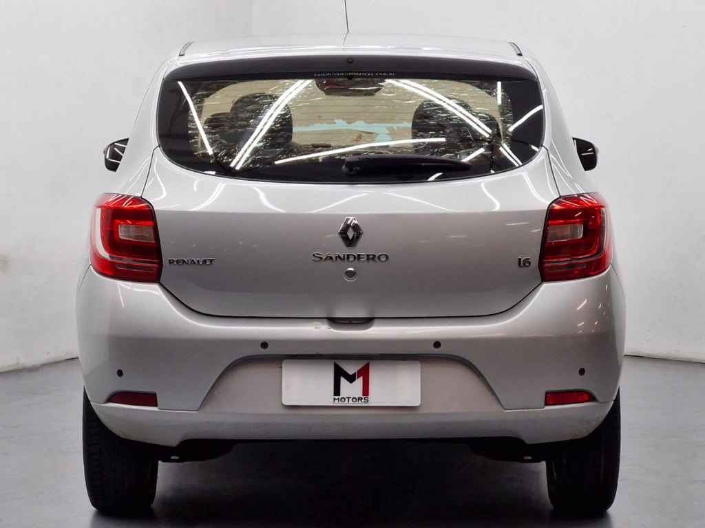 Imagem do veículo RENAULT SANDERO DYNAMIQUE 1.6 MANUAL - 2015 - PRATA