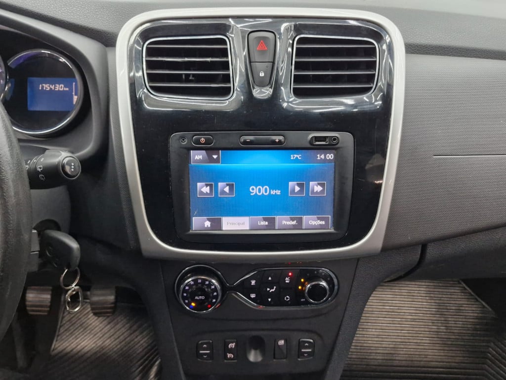 Imagem do veículo RENAULT SANDERO DYNAMIQUE 1.6 MANUAL - 2015 - PRATA