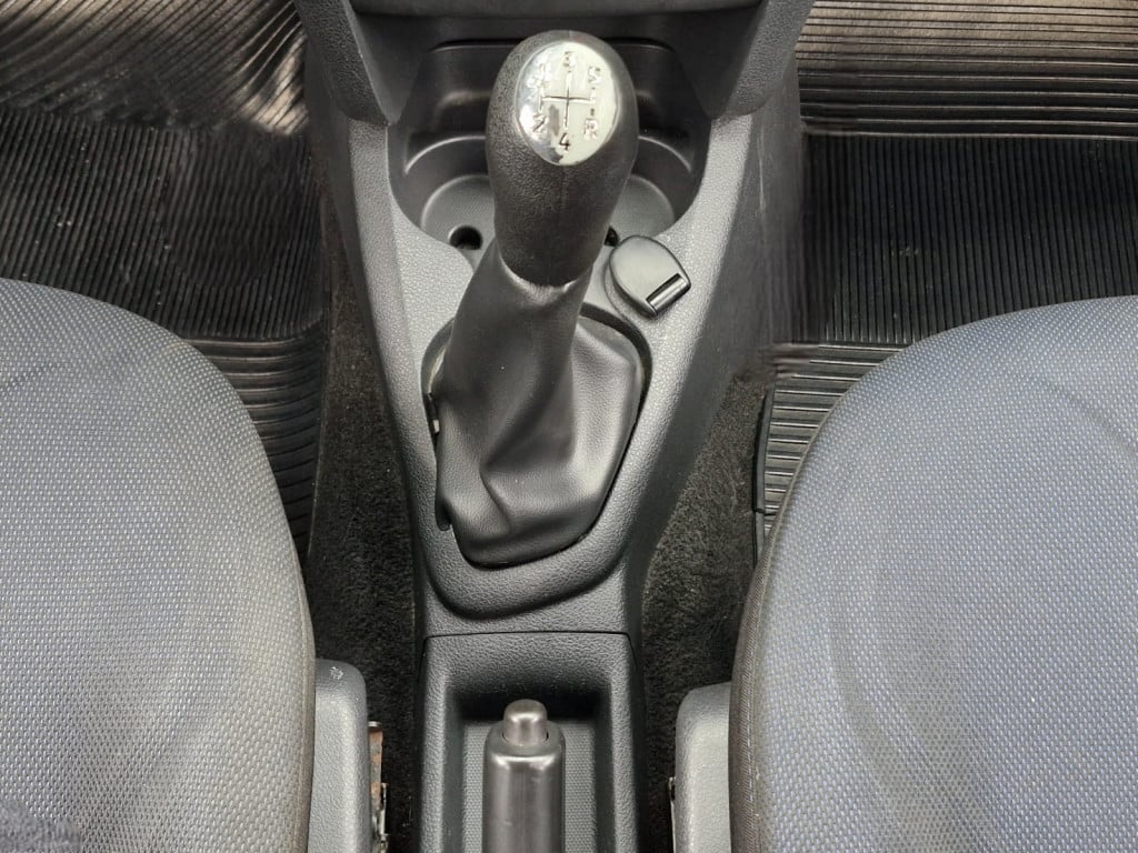 Imagem do veículo RENAULT SANDERO DYNAMIQUE 1.6 MANUAL - 2015 - PRATA