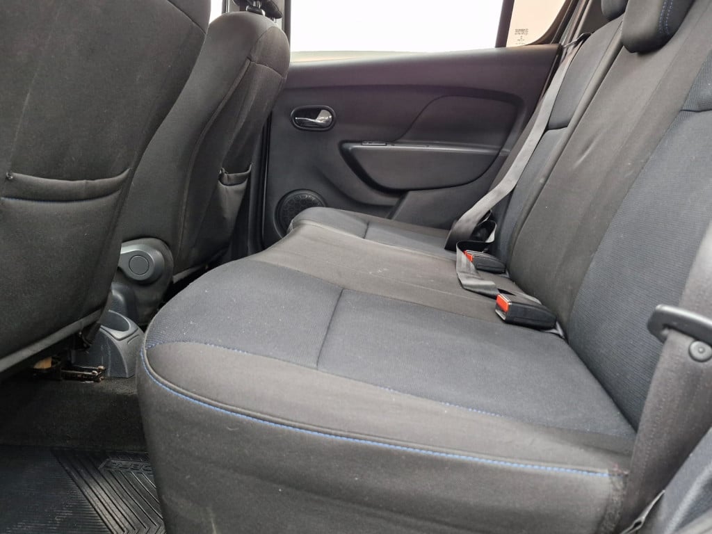 Imagem do veículo RENAULT SANDERO DYNAMIQUE 1.6 MANUAL - 2015 - PRATA