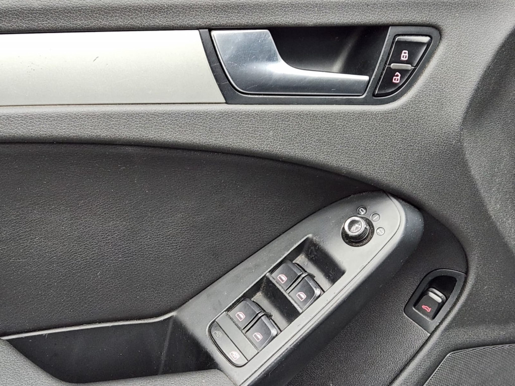 Imagem do veículo AUDI A4 ATTRACTION 2.0 TFSI GASOLINA MULTITRONIC - 2011 - PRETO