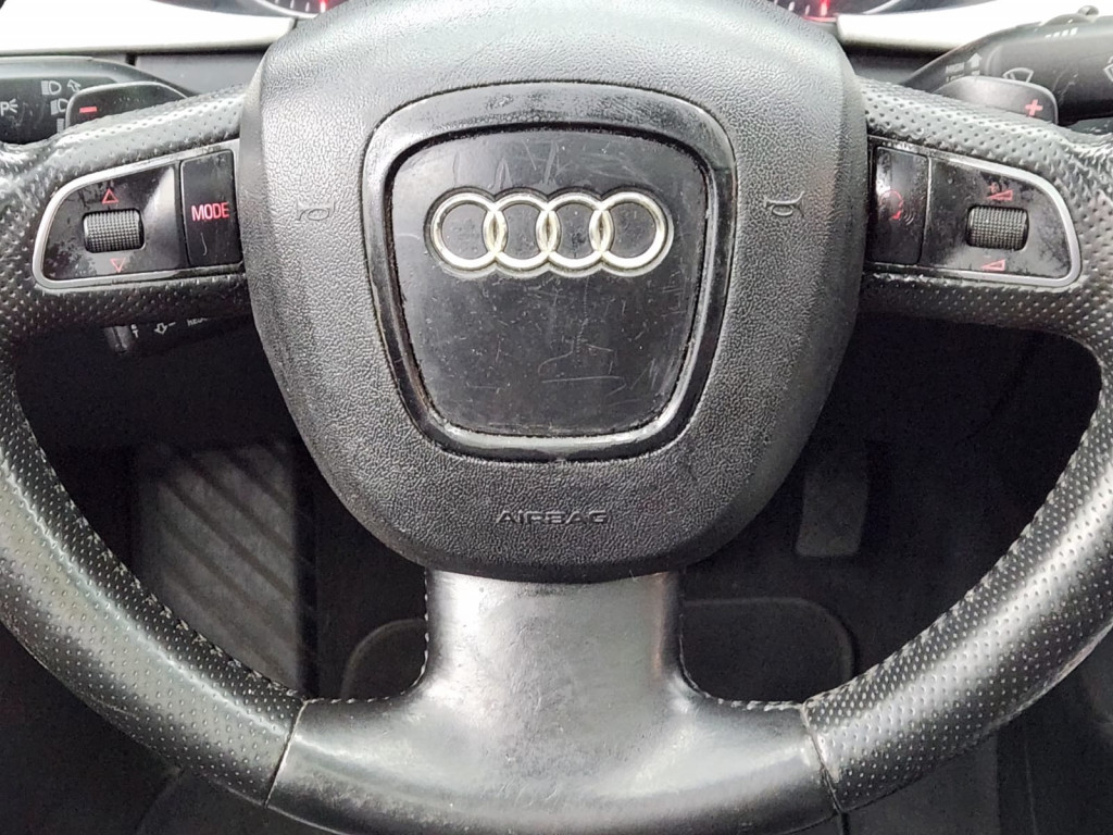 Imagem do veículo AUDI A4 ATTRACTION 2.0 TFSI GASOLINA MULTITRONIC - 2011 - PRETO