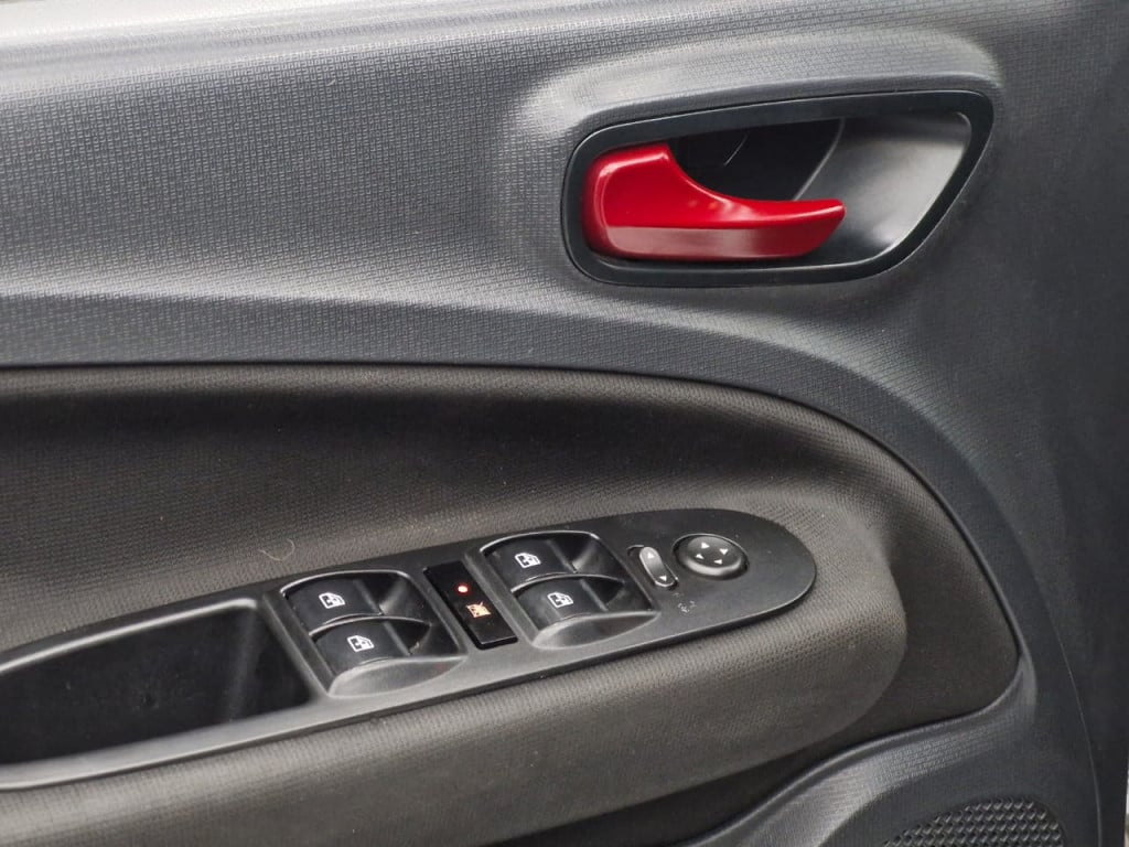 Imagem do veículo FIAT UNO EVO SPORTING 1.4 FLEX MANUAL - 2015 - BRANCO