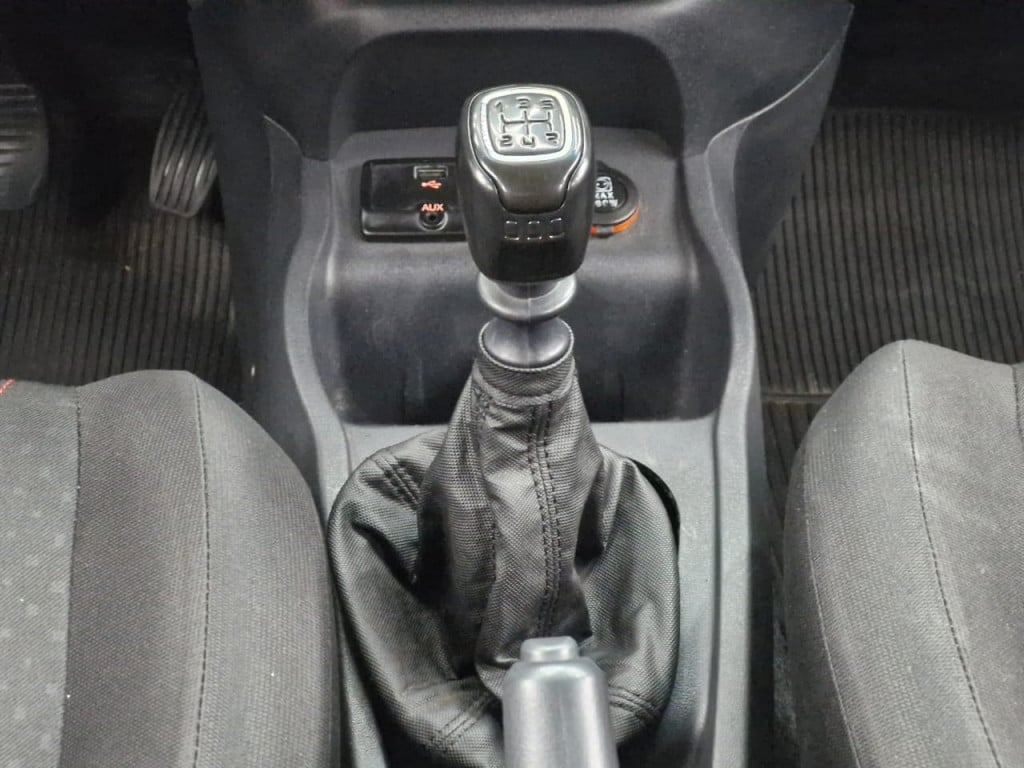 Imagem do veículo FIAT UNO EVO SPORTING 1.4 FLEX MANUAL - 2015 - BRANCO