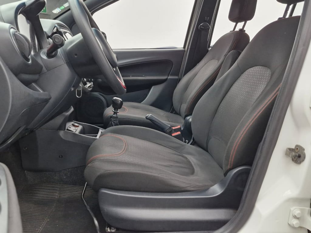 Imagem do veículo FIAT UNO EVO SPORTING 1.4 FLEX MANUAL - 2015 - BRANCO