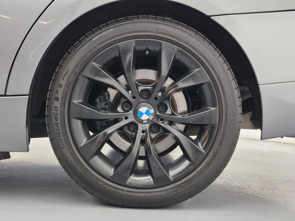 Imagem do veículo BMW 320i 2.0 TURBO GASOLINA AUTOMÁTICO - 2010 - CINZA