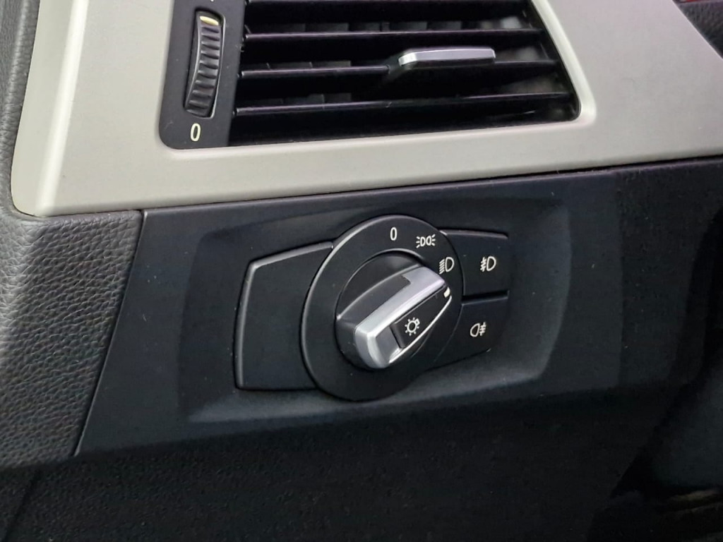 Imagem do veículo BMW 320i 2.0 TURBO GASOLINA AUTOMÁTICO - 2010 - CINZA