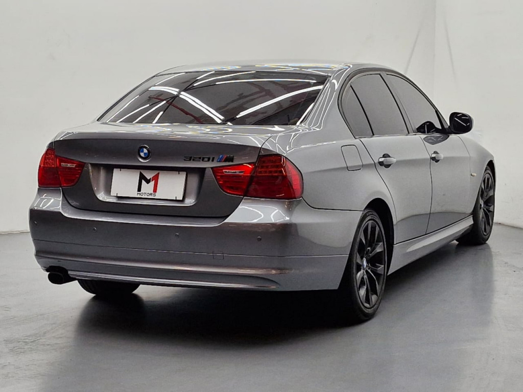 Imagem do veículo BMW 320i 2.0 TURBO GASOLINA AUTOMÁTICO - 2010 - CINZA