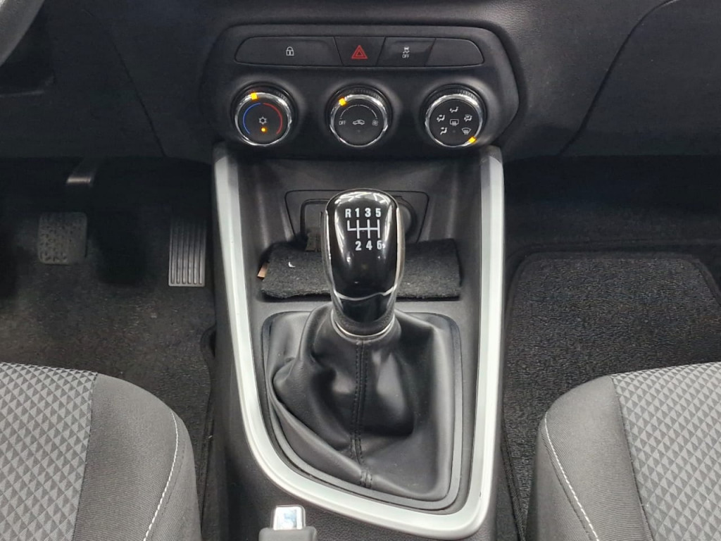 Imagem do veículo CHEVROLET ONIX LT 1.0 FLEX MANUAL - 2021 - BRANCO