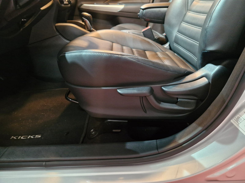 Imagem do veículo NISSAN KICKS EXCLUSIVE 1.6 FLEXSTART XTRONIC - 2022 - PRATA