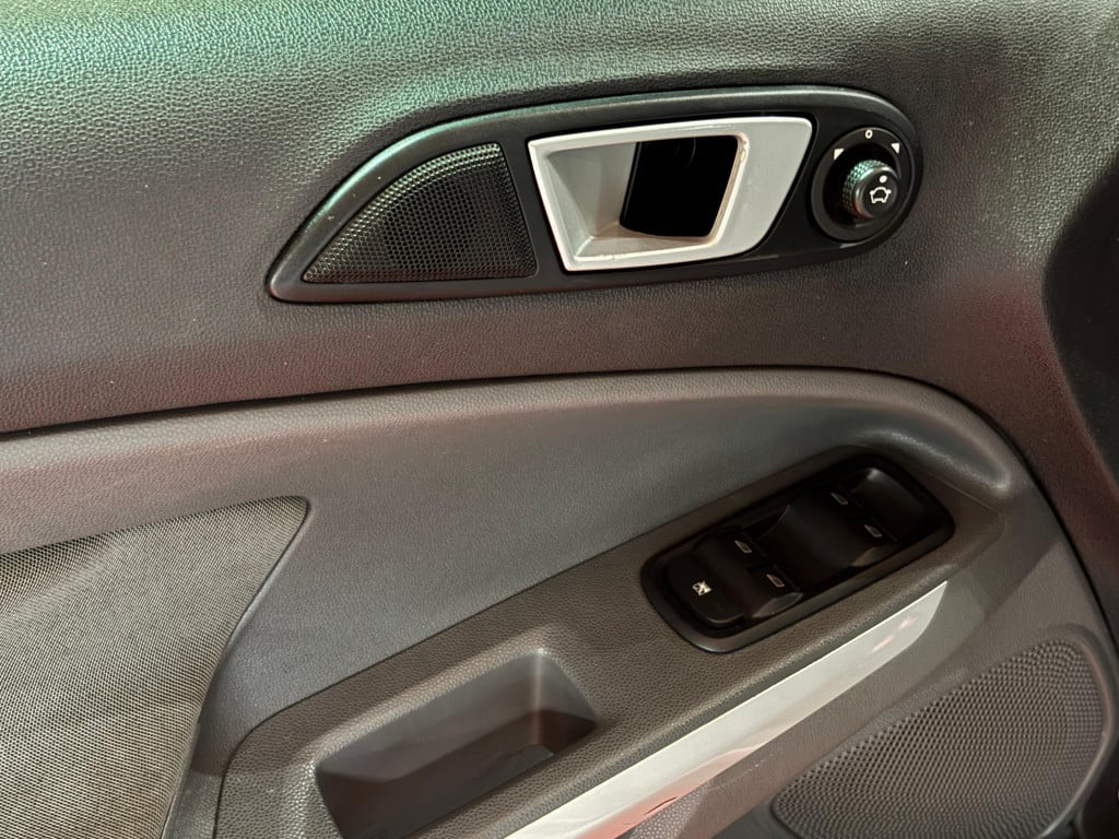 Imagem do veículo FORD ECOSPORT FREESTYLE 2.0  16V FLEX 4P MANUAL - 2015 - PRATA