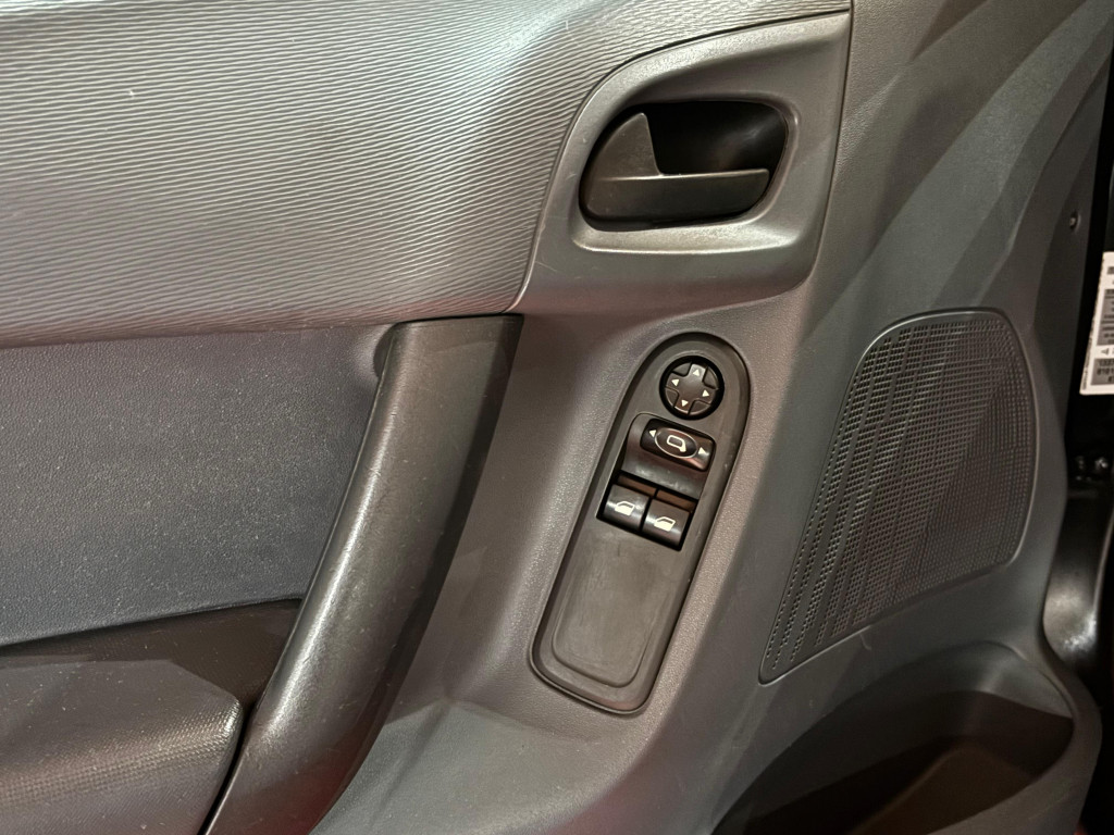 Imagem do veículo CITROËN C3 ORIGINE 1.5  8V FLEX 4P MANUAL - 2014 - PRETO