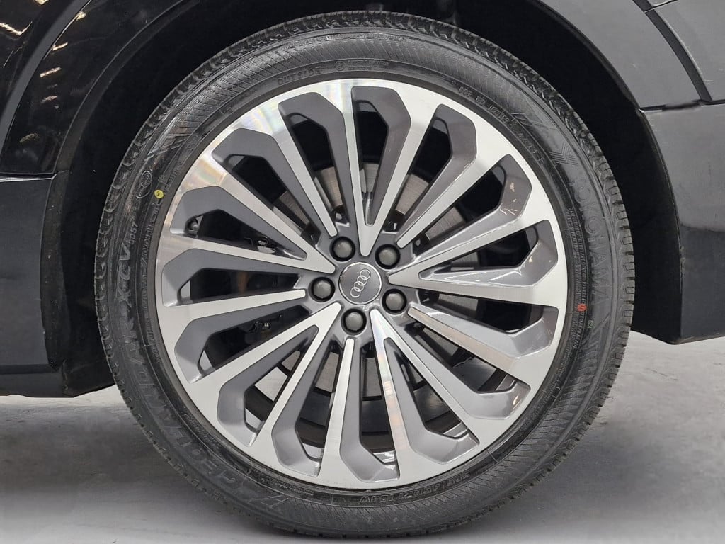 Imagem do veículo AUDI E-TRON PERFORMANCE QUATTRO ELÉTRICO - 2020 - PRETO