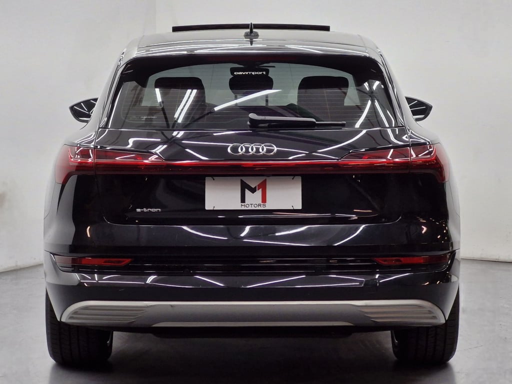 Imagem do veículo AUDI E-TRON PERFORMANCE QUATTRO ELÉTRICO - 2020 - PRETO