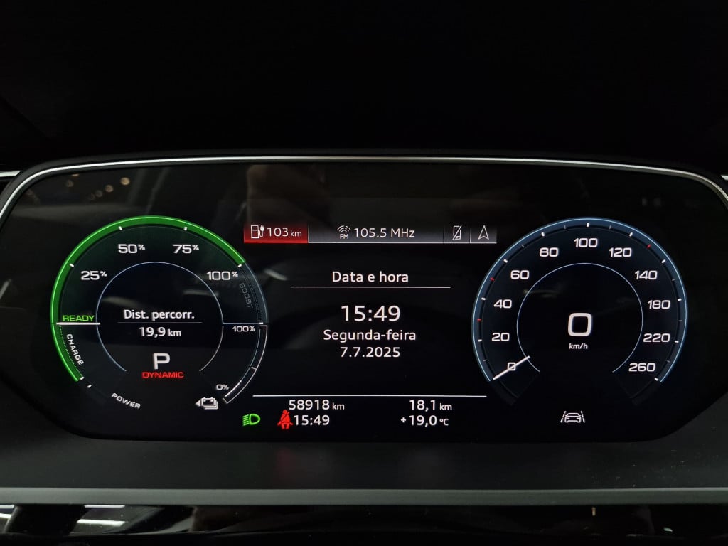 Imagem do veículo AUDI E-TRON PERFORMANCE QUATTRO ELÉTRICO - 2020 - PRETO