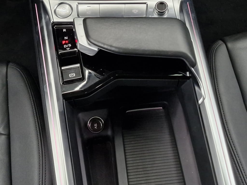 Imagem do veículo AUDI E-TRON PERFORMANCE QUATTRO ELÉTRICO - 2020 - PRETO