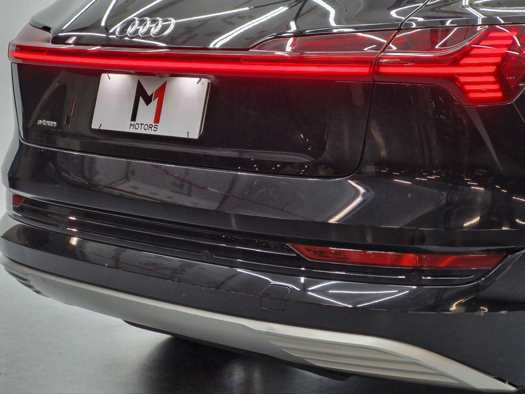 Imagem do veículo AUDI E-TRON PERFORMANCE QUATTRO ELÉTRICO - 2020 - PRETO