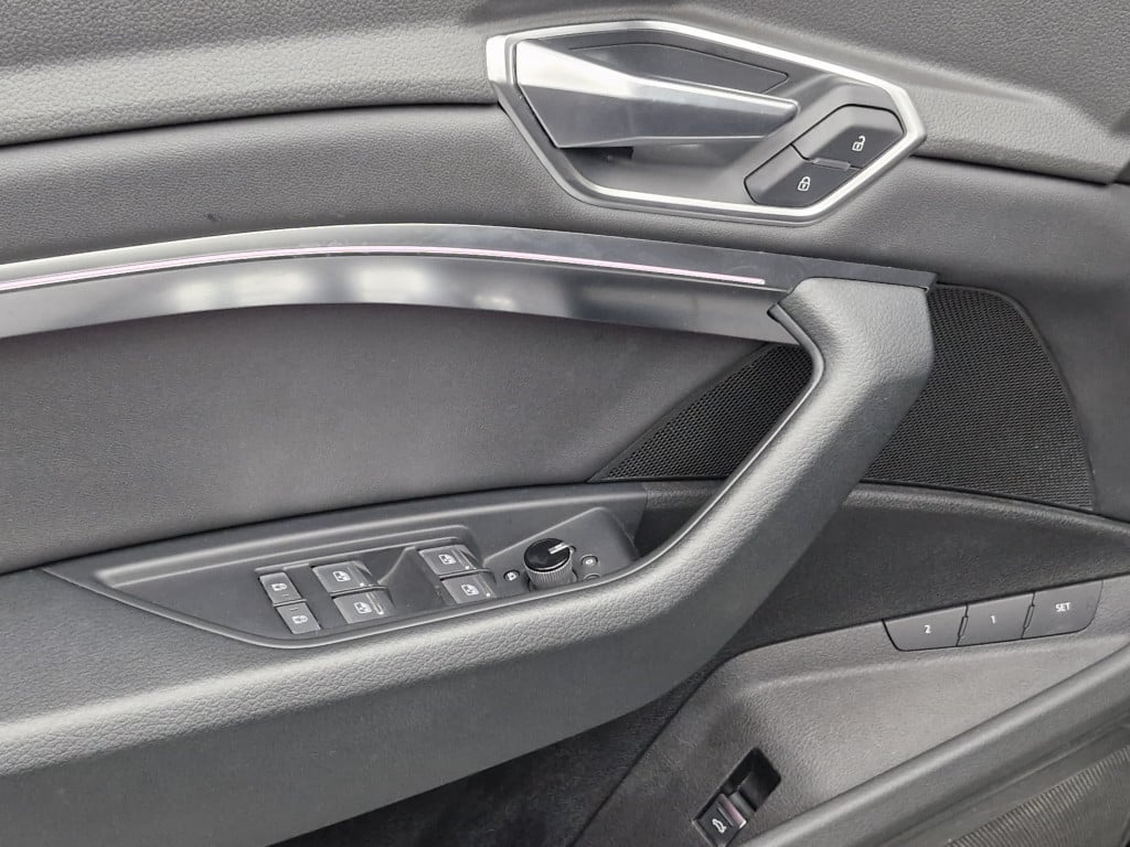Imagem do veículo AUDI E-TRON PERFORMANCE QUATTRO ELÉTRICO - 2020 - PRETO